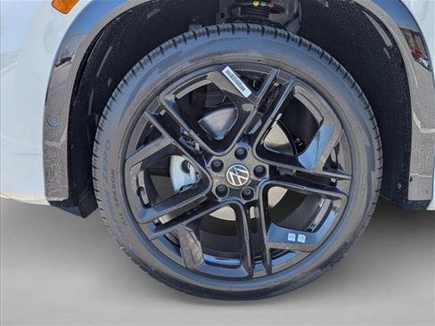 New 2026 Volkswagen Tiguan SE R-Line FWD image 9