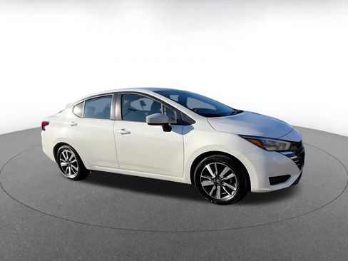 Used 2025 Nissan Versa SV image 2
