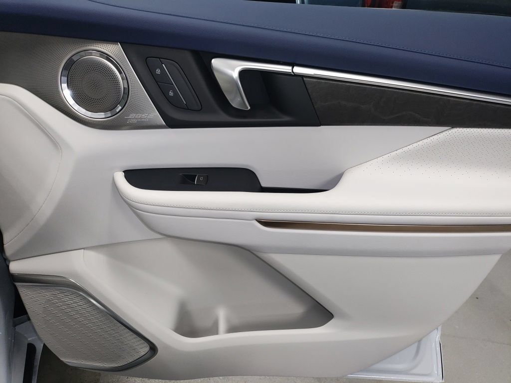 New 2026 Buick Enclave Avenir w/ Super Cruise Package AWD/4WD image 9
