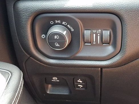 Used 2023 RAM 1500 Laramie AWD/4WD image 30