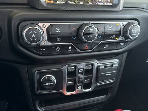 Certified 2022 Jeep Wrangler Unlimited Sahara AWD/4WD image 22