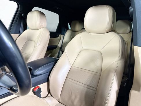 Certified 2023 Porsche Cayenne AWD/4WD image 5