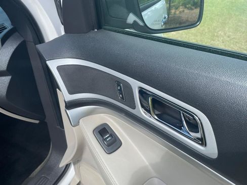 Used 2014 Ford Explorer XLT FWD image 17