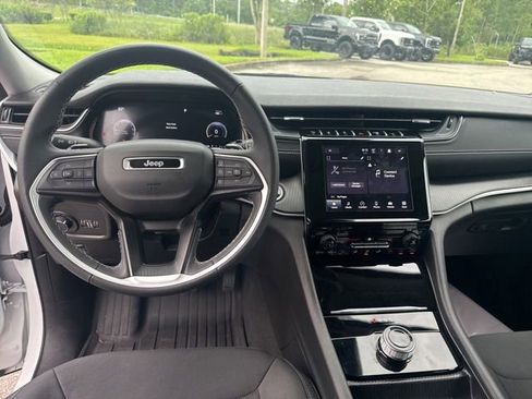 Used 2024 Jeep Grand Cherokee L Laredo AWD/4WD image 12