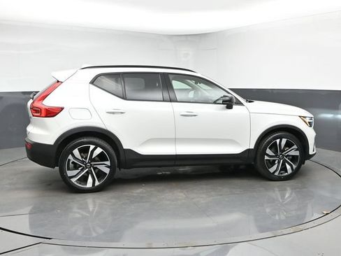 Used 2023 Volvo XC40 B5 Plus w/ Driver Assist Package AWD/4WD image 9
