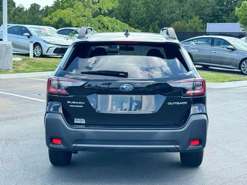 Used 2023 Subaru Outback Premium AWD/4WD image 5