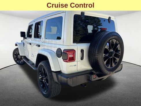 Used 2021 Jeep Wrangler Unlimited Sahara w/ Cold Weather Group AWD/4WD image 10