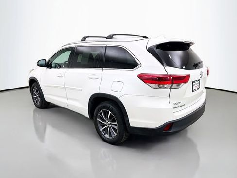 Used 2017 Toyota Highlander XLE FWD image 5