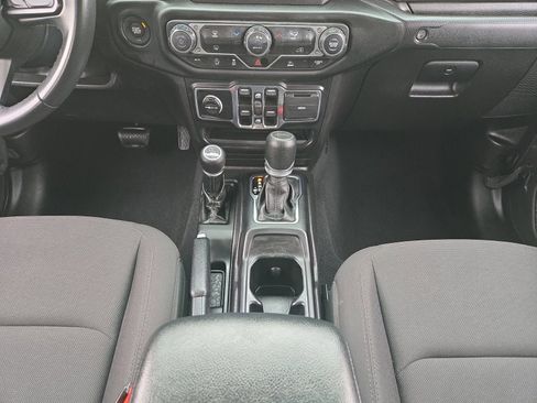 Used 2022 Jeep Gladiator Sport image 21