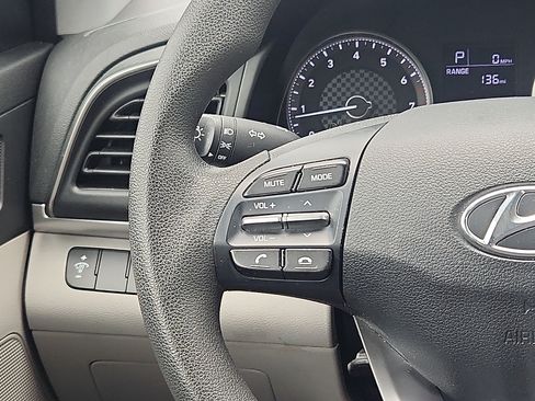 Used 2019 Hyundai Elantra SE FWD image 15