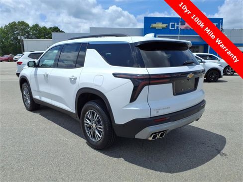 New 2025 Chevrolet Traverse LT w/ Driver Confidence Package image 3