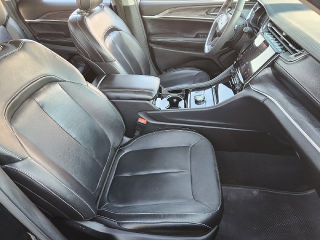 Used 2023 Jeep Grand Cherokee Limited RWD image 11