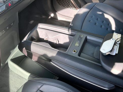 Used 2024 Kia EV9 Wind image 17