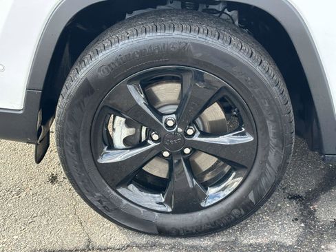 Used 2023 Jeep Cherokee Altitude Lux w/ Lux Elite Package image 9