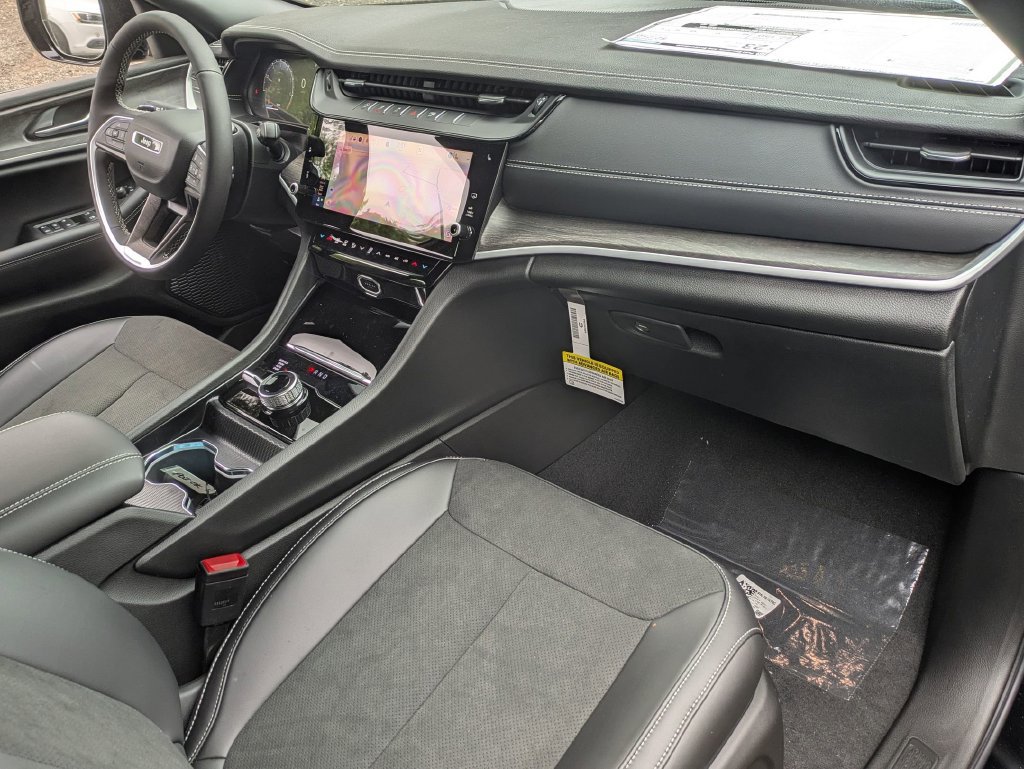New 2026 Jeep Grand Cherokee Altitude AWD/4WD image 31