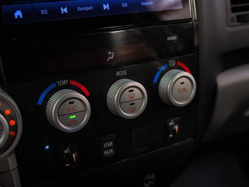 Used 2010 Toyota Tundra Platinum image 21