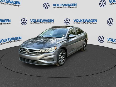 Used 2020 Volkswagen Jetta SE w/ SE Cold Weather Package FWD image 2
