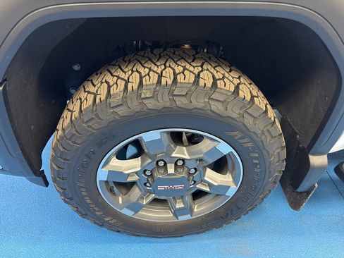 Certified 2025 GMC Sierra 2500 SLT w/ SLT Premium Package image 17