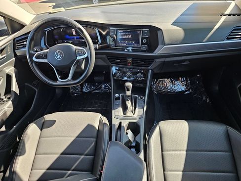Used 2024 Volkswagen Jetta SE FWD image 17