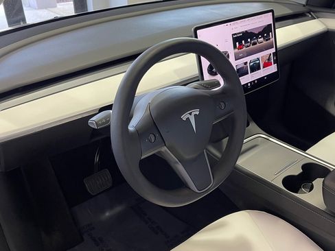 Used 2023 Tesla Model Y 2WD image 24