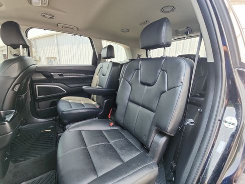 Used 2023 Kia Telluride EX w/ EX Captain's Chair Package AWD/4WD image 23