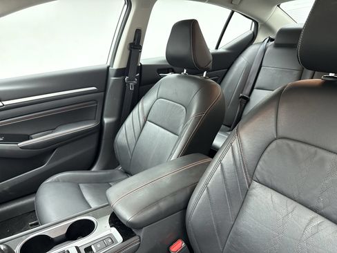 Used 2023 Nissan Altima 2.0 SR FWD image 9