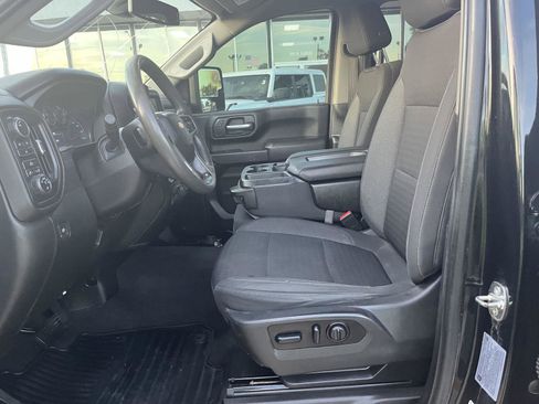 Used 2022 Chevrolet Silverado 2500 Custom w/ Custom Value Package image 14