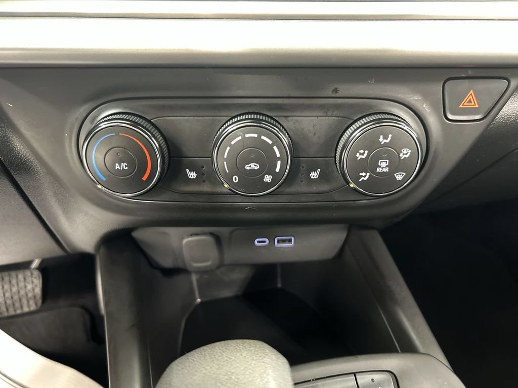Certified 2024 Chevrolet Trax RS FWD image 16