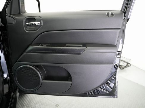 Used 2016 Jeep Patriot High Altitude image 46