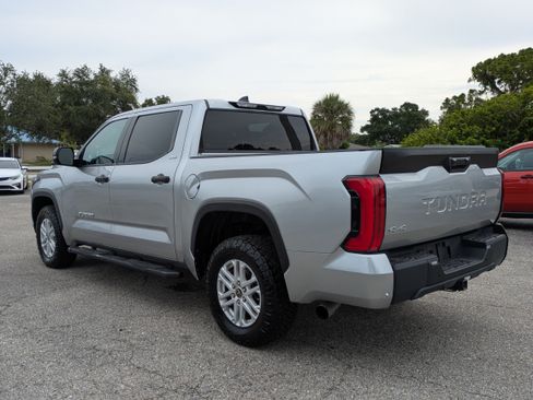 Used 2022 Toyota Tundra SR5 w/ SR5 Convenience Package AWD/4WD image 6