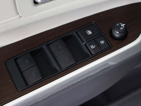 Used 2023 Toyota Sienna XLE w/ XLE Plus Package image 42