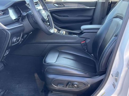 Used 2023 Jeep Grand Cherokee L Limited image 13