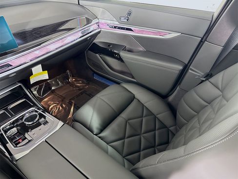 New 2026 BMW 740i image 25