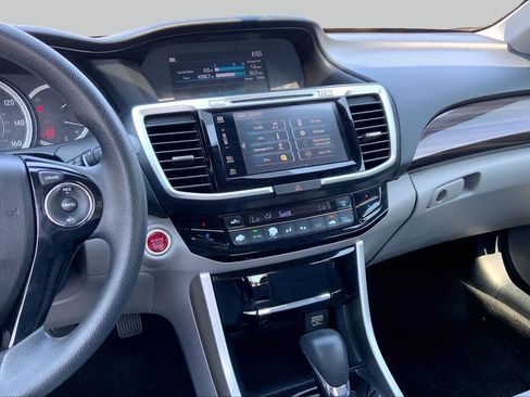 Used 2016 Honda Accord EX image 7