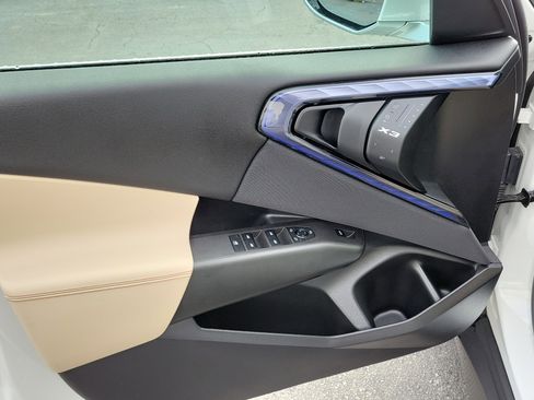 Used 2025 BMW X3 xDrive30i w/ Premium Package image 18