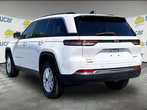 Used 2023 Jeep Grand Cherokee Laredo AWD/4WD image 4