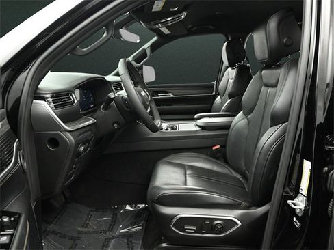 Used 2023 Jeep Wagoneer Series II image 11