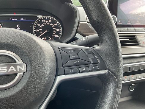 Used 2025 Nissan Altima 2.5 SV FWD image 16