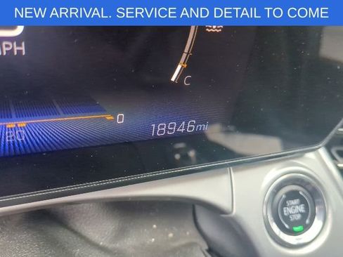 Used 2024 Chevrolet Trax LT w/ Driver Confidence Package FWD image 2