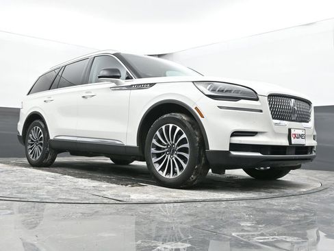 Used 2023 Lincoln Aviator AWD w/ Premium Package image 46