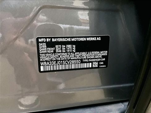 Used 2025 BMW 760i xDrive image 33