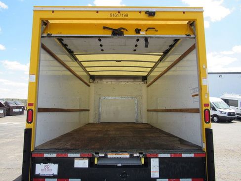 Used 2021 Ford E-350 and Econoline 350 Super Duty image 16