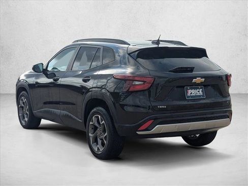 Used 2024 Chevrolet Trax LT w/ Driver Confidence Package image 7