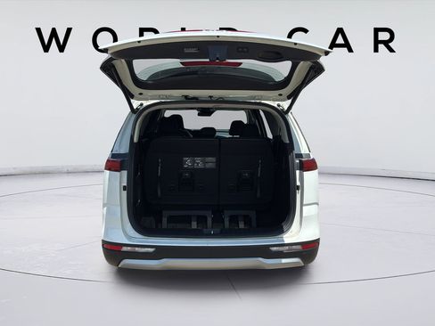Used 2024 Kia Carnival EX FWD image 9