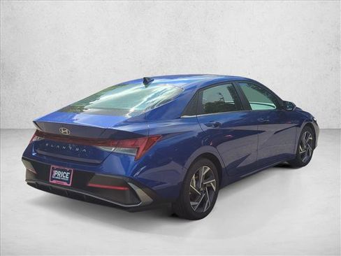 Used 2025 Hyundai Elantra SEL FWD image 5