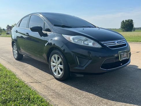 Used 2011 Ford Fiesta SE w/ 203A Rapid Spec Order Code FWD image 5