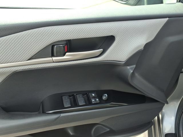 Used 2025 Toyota Camry SE FWD image 12