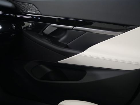 Used 2025 BMW 530i image 28