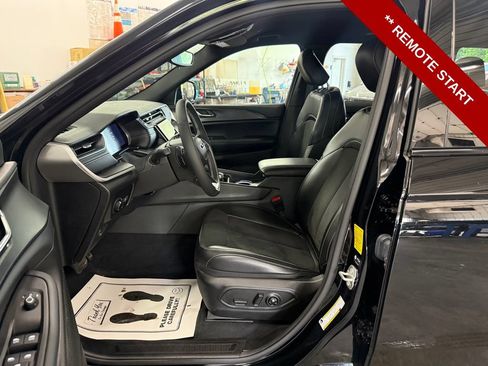 Used 2024 Jeep Grand Cherokee Altitude AWD/4WD image 13
