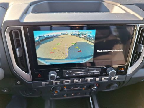 Used 2025 Nissan Frontier SV image 17